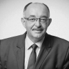 Zarząd Województwa Warmińsko-Mazurskiego pozytywnie zaopiniował wniosek nadania Szkole Podstawowej z Ukraińskim Językiem Nauczania i Liceum Ogólnokształcącemu z Ukraińskim Językiem Nauczania w Górowie Iławeckim imienia Mirona Sycza.