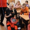 Uczniowie dwóch klas Szkoły Podstawowej im. Marii Dąbrowskiej w Olsztynie, znaleźli się w gronie dziewięciu najlepszych klas z regionu startujących w konkursie „Super Moce Pierwszej Pomocy”. W nagrodę odwiedzili ich ratownicy z Warmińsko-Mazurskiego 
