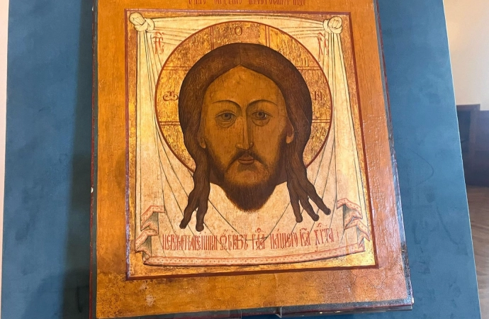 {Skradziona 35 lat temu ikona, wróciła do zbiorów Muzeum Warmii i Mazur w Olsztynie. Dotąd ze zrabowanych przed laty 29 ikon, do muzeum powróciły dwie - obie znajdowały się w prywatnych kolekcjach w Niemczech.}