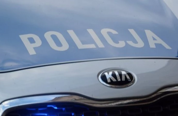 {Nietypowo zakończyła się kontrola drogowa na terenie powiatu braniewskiego. Funkcjonariusze zatrzymali kierowcę, podejrzanego o jazdę pod wpływem narkotyków. W tym czasie w oznakowany radiowóz uderzył nagle inny kierowca... będący pod wpływem alkohol}