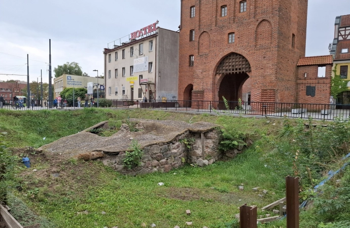 {Ostatnie lato z dziurą pod Wysoką Bramą}