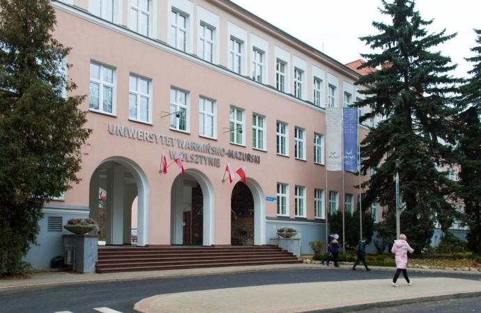 {Uniwersytet Warmińsko-Mazurski w Olsztynie po raz kolejny został sklasyfikowany w międzynarodowym rankingu UI GreenMetric, który ocenia zaangażowanie uczelni w zagadnienia związane ze środowiskiem naturalnym i zrównoważonym rozwojem. UWM uplasował si}